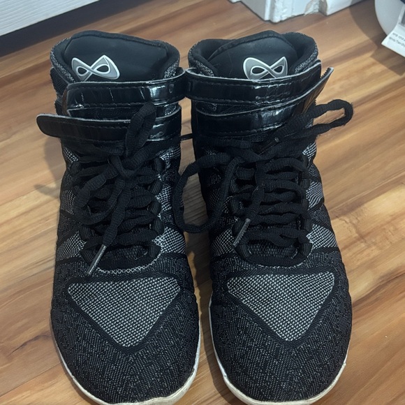 Black and Gray High-Top Sneakers - Picture 5 of 7